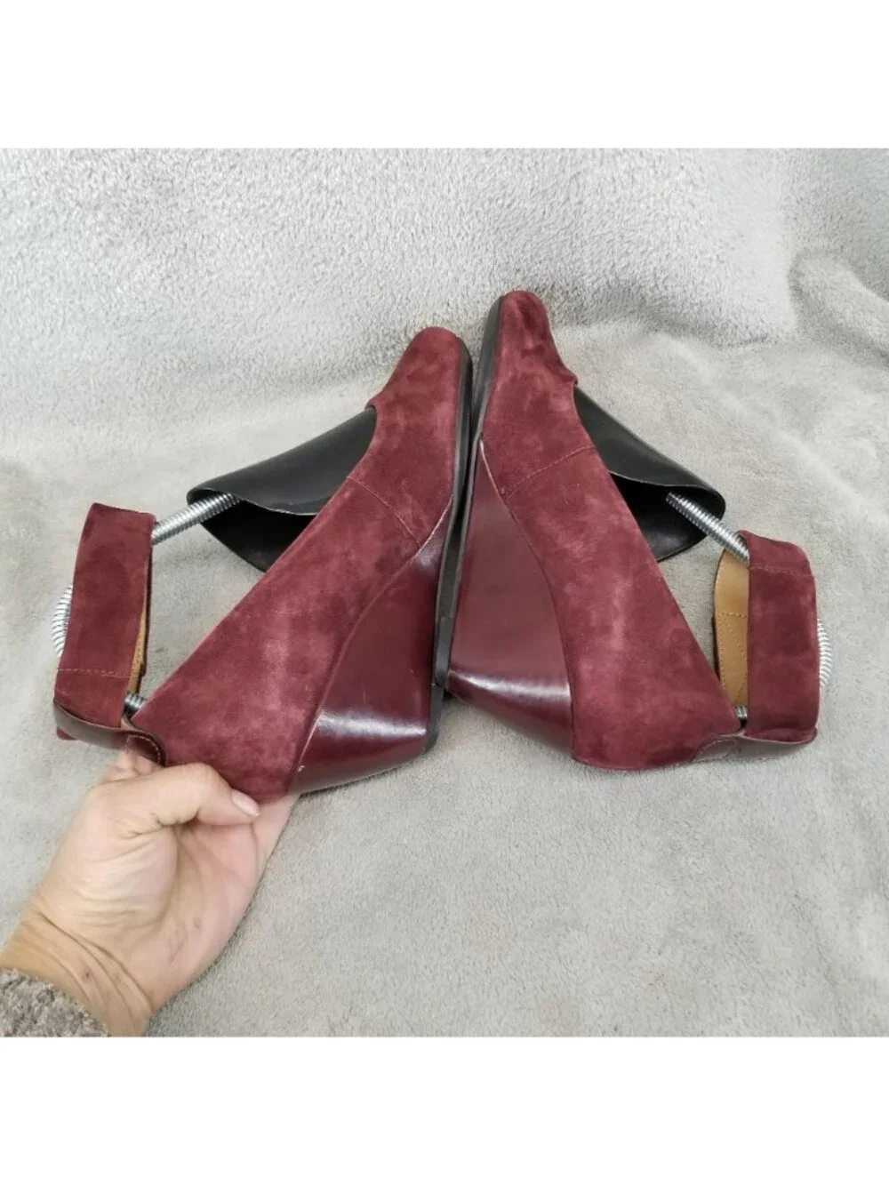 Clarks Shoes Womens Size 7.5 Burgundy Red Suede Ankle Strap Wedge *Read*